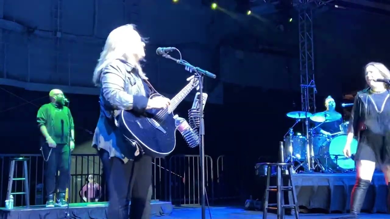 Melissa Etheridge & Serena Ryder singing their Duet “Waterfall” in San Diego on the USS Midway