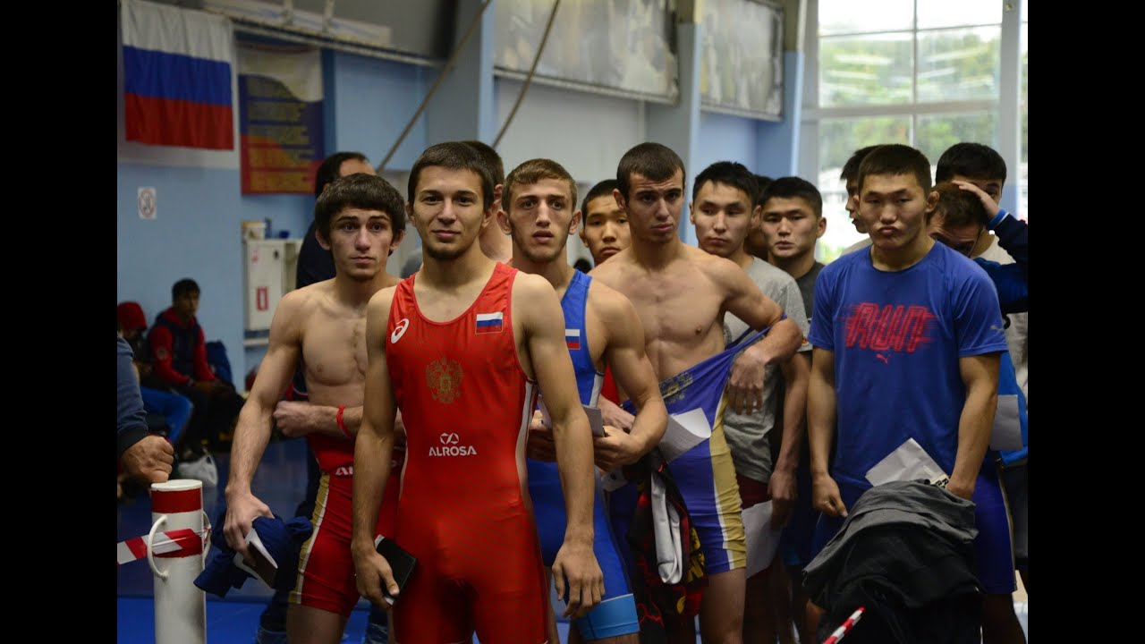 Взвешивание сильнейших молодых борцов России, в Наро-Фоминске до 57 кг.