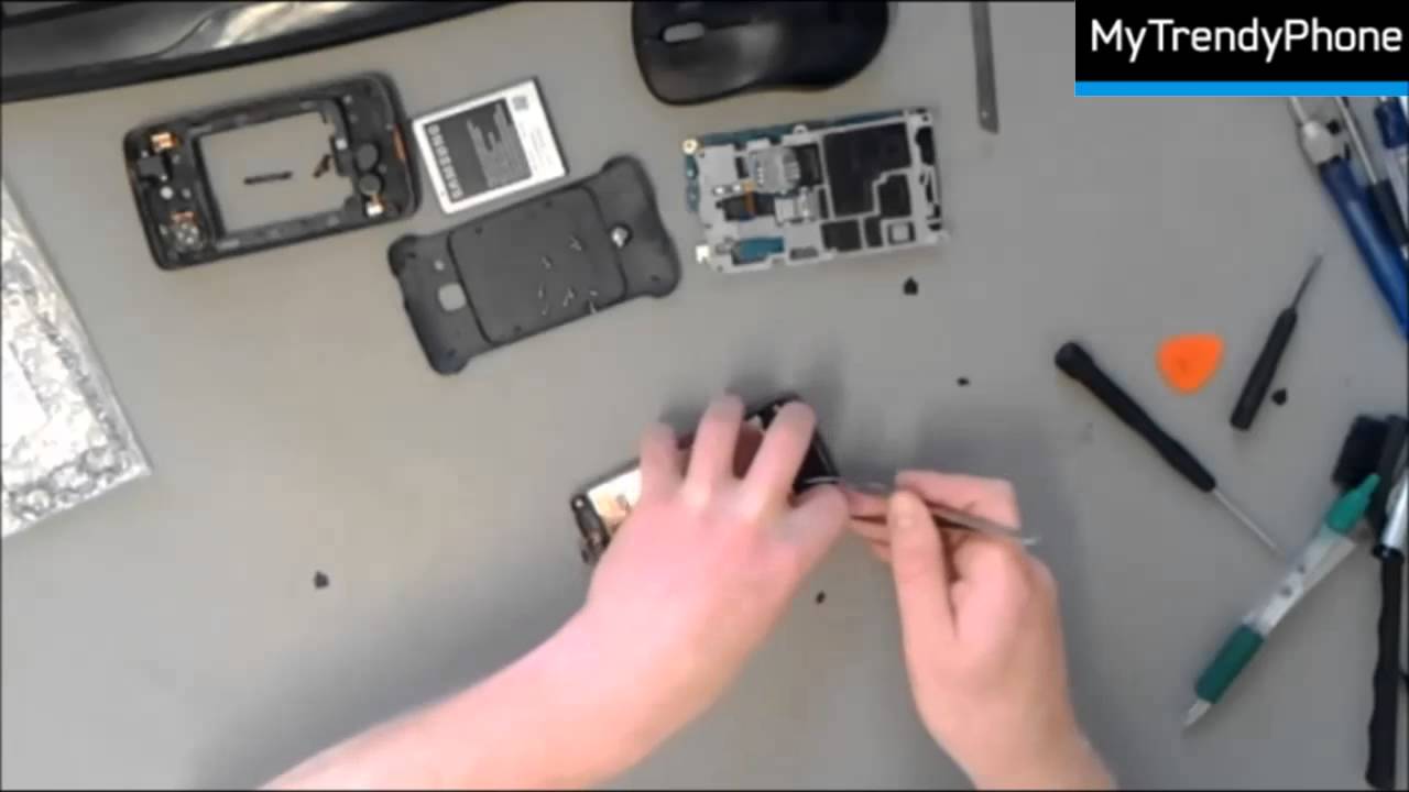 Miten vaihtaa n&auml;ytt&ouml;lasi ja kosketusn&auml;ytt&ouml; Samsung Galaxy Xcover -puhelimeen