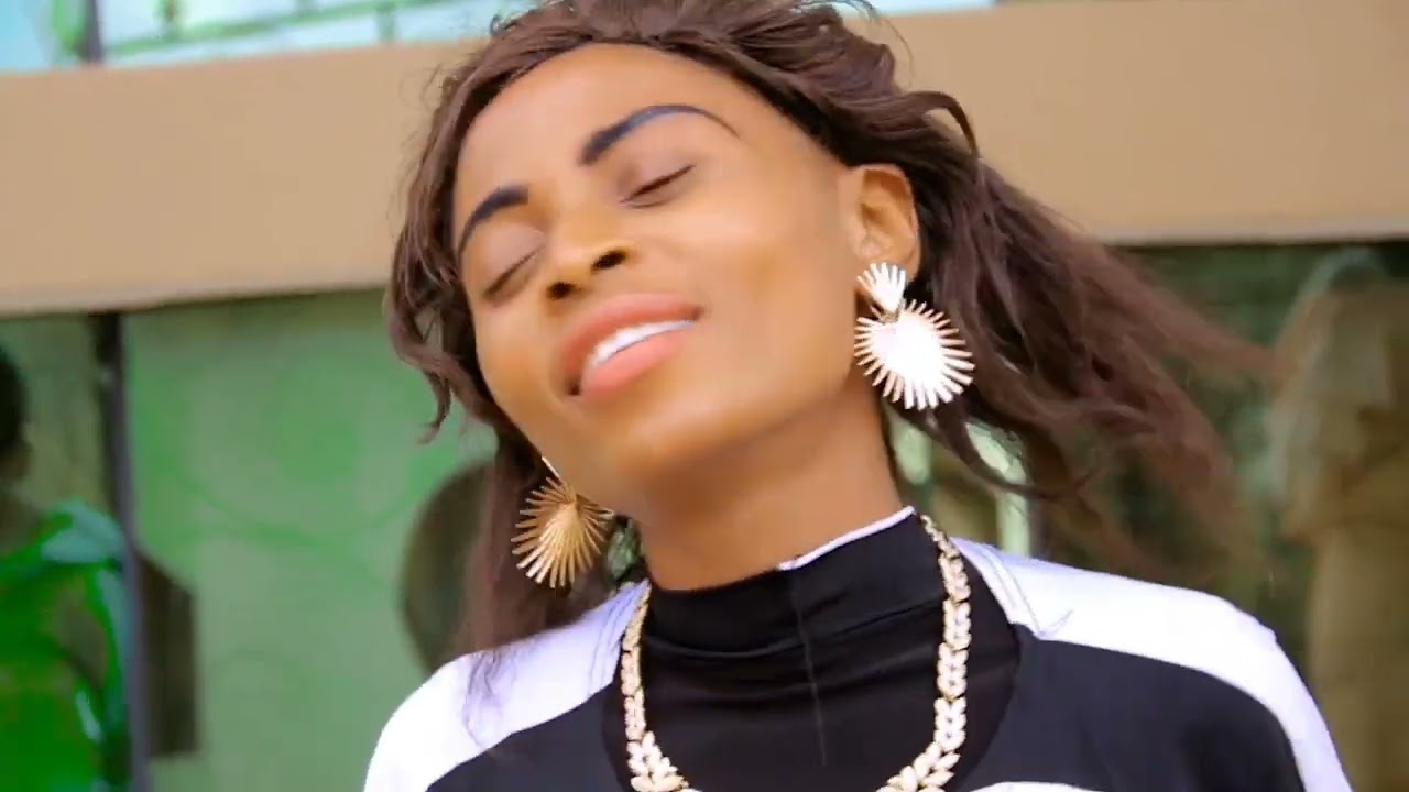 SISI NIMACHONI MWAKO by chorale Divina Gloria