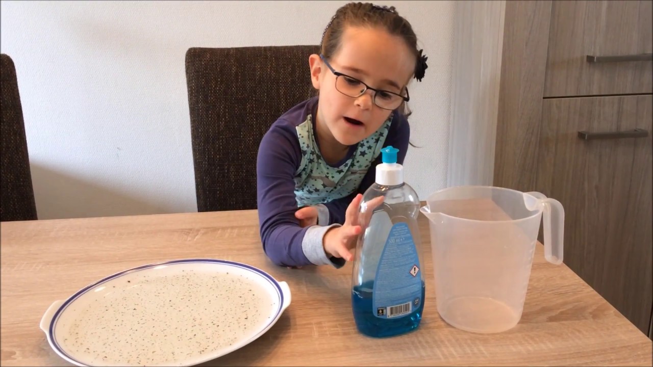 Rosa's Reuzeleuke Proefjes - #1 Racende peper (proefje met water, zeep en peper)