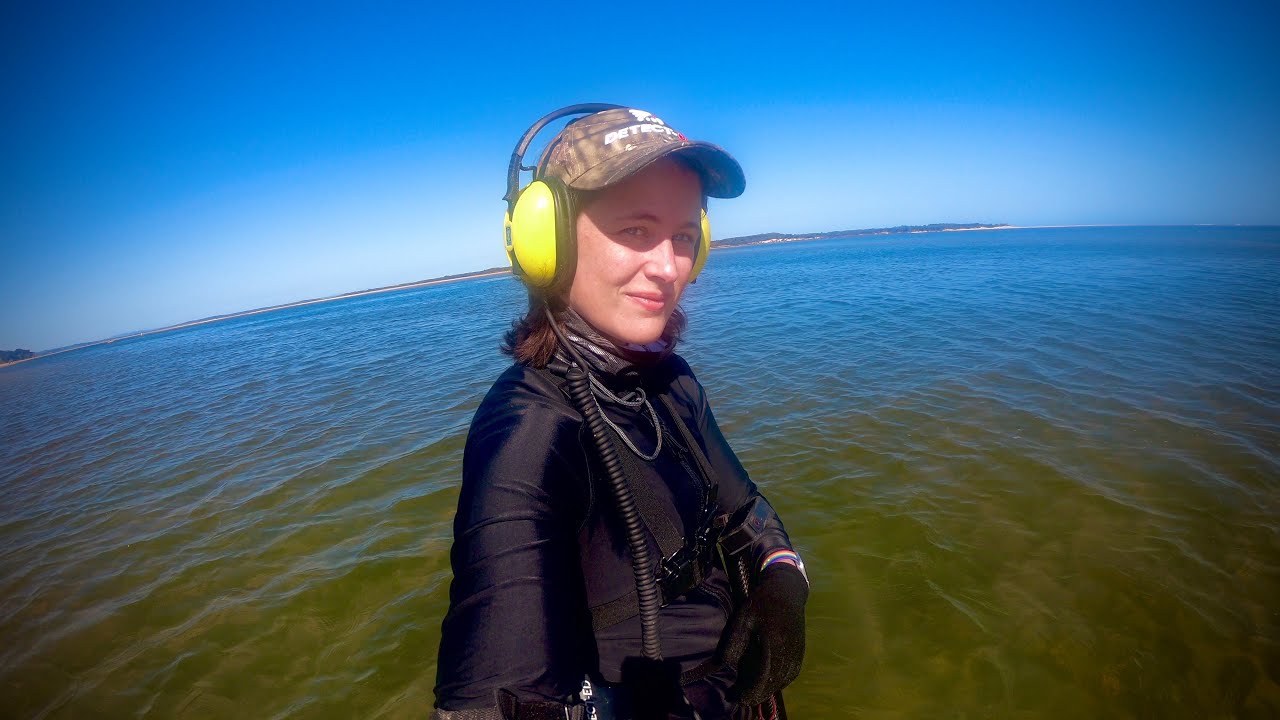 What will my Minelab Equinox find in the Water? (Beach Metal Detecting)