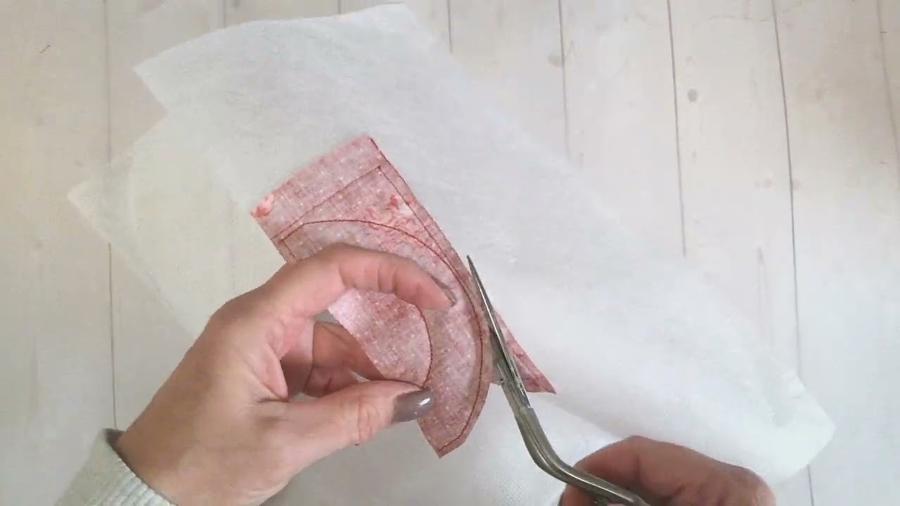 Heart Lock Mug Rug ITH embroidery design tutorial