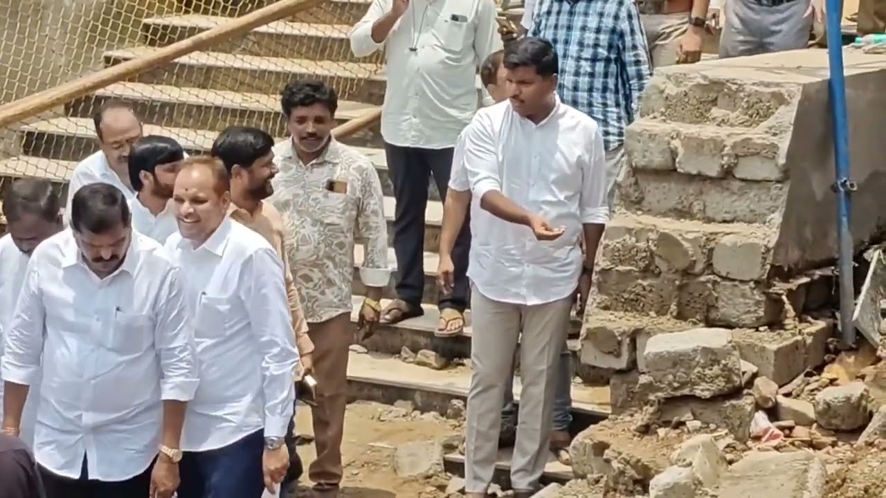 YSRCP Botsa Visits Simhachalam Wall Collapse site: Contractor Blames Devasthanam | AT Andhra News