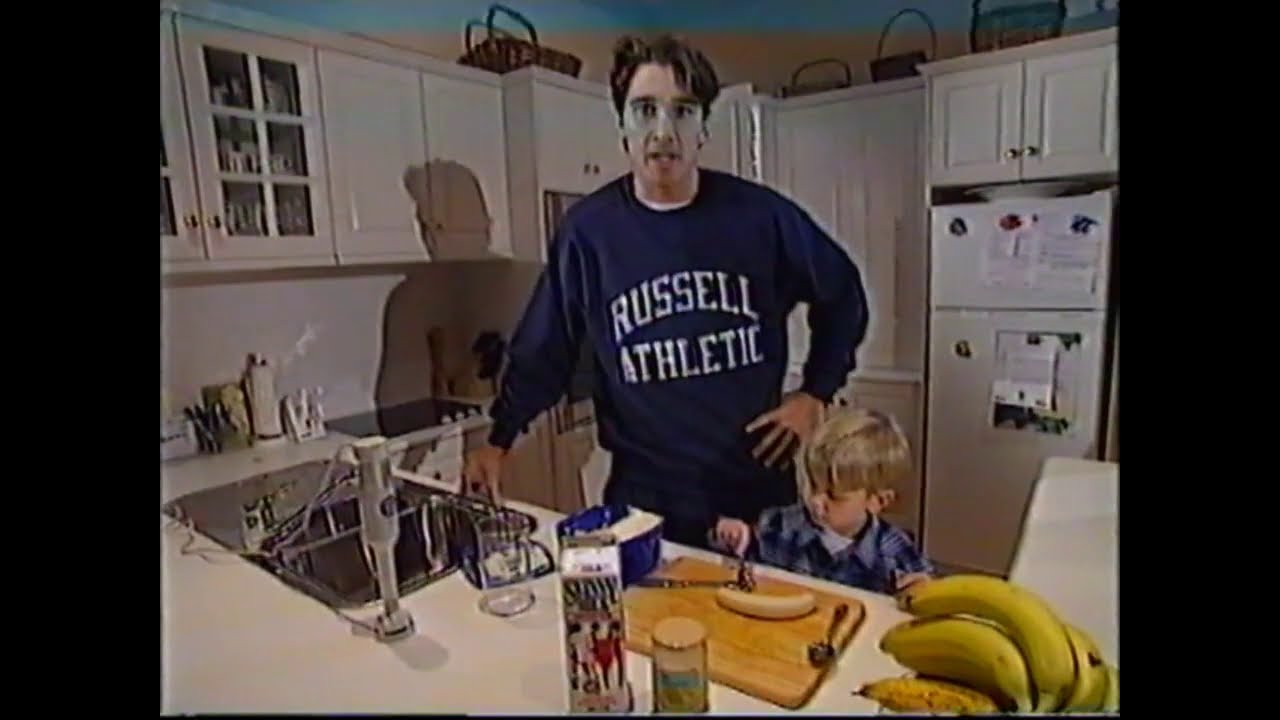 Stephen Silvagni Makes a Banana Smoothy
