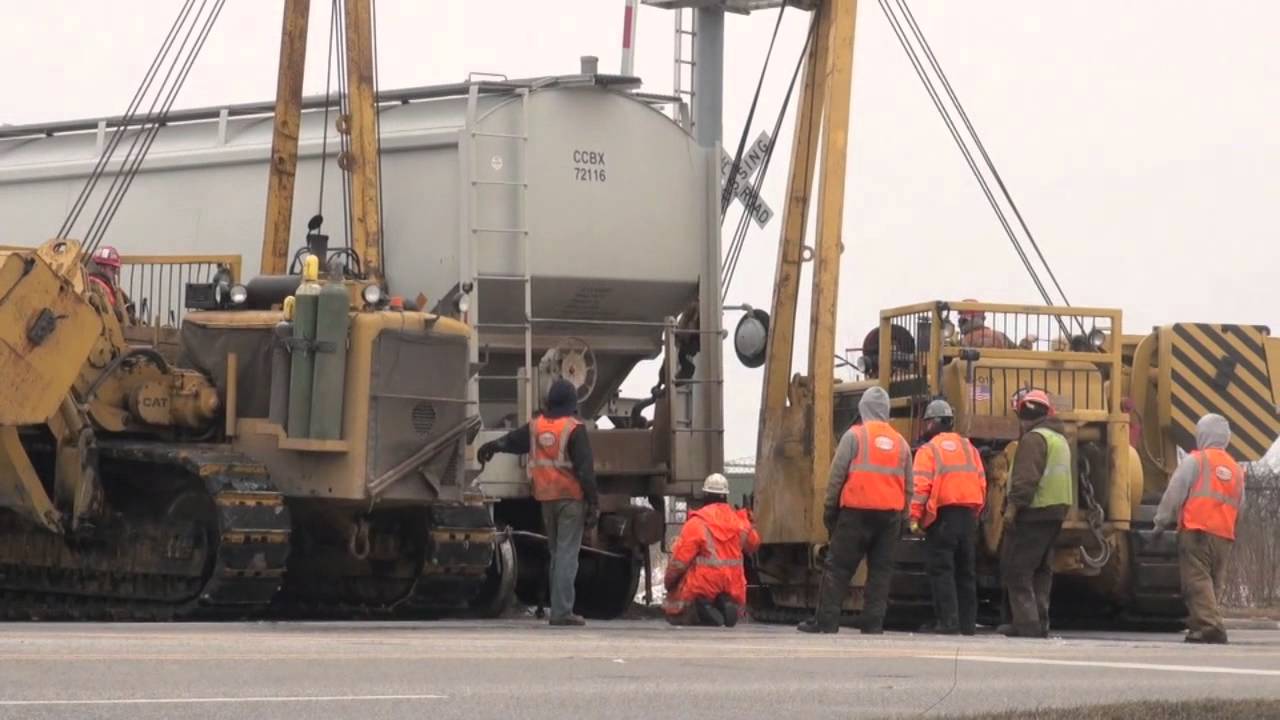 Union Pacific, Hulcher Railroad Service Clear Derailed Train from Railroad Crossing on Elmhurst Rd