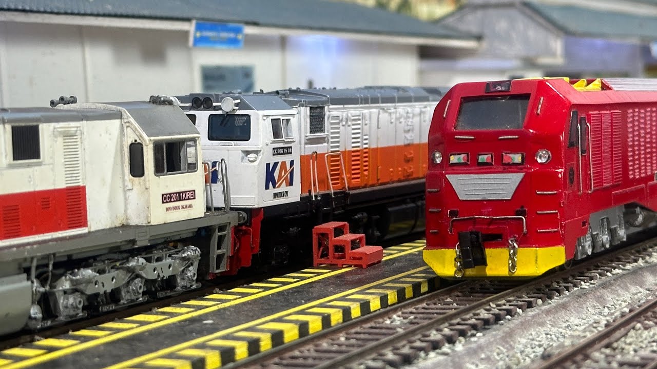 Merakit kereta api CC300 &CC206 Langsir gerbong panjang hingga anjlok lalu digantikan CC201 Longhood