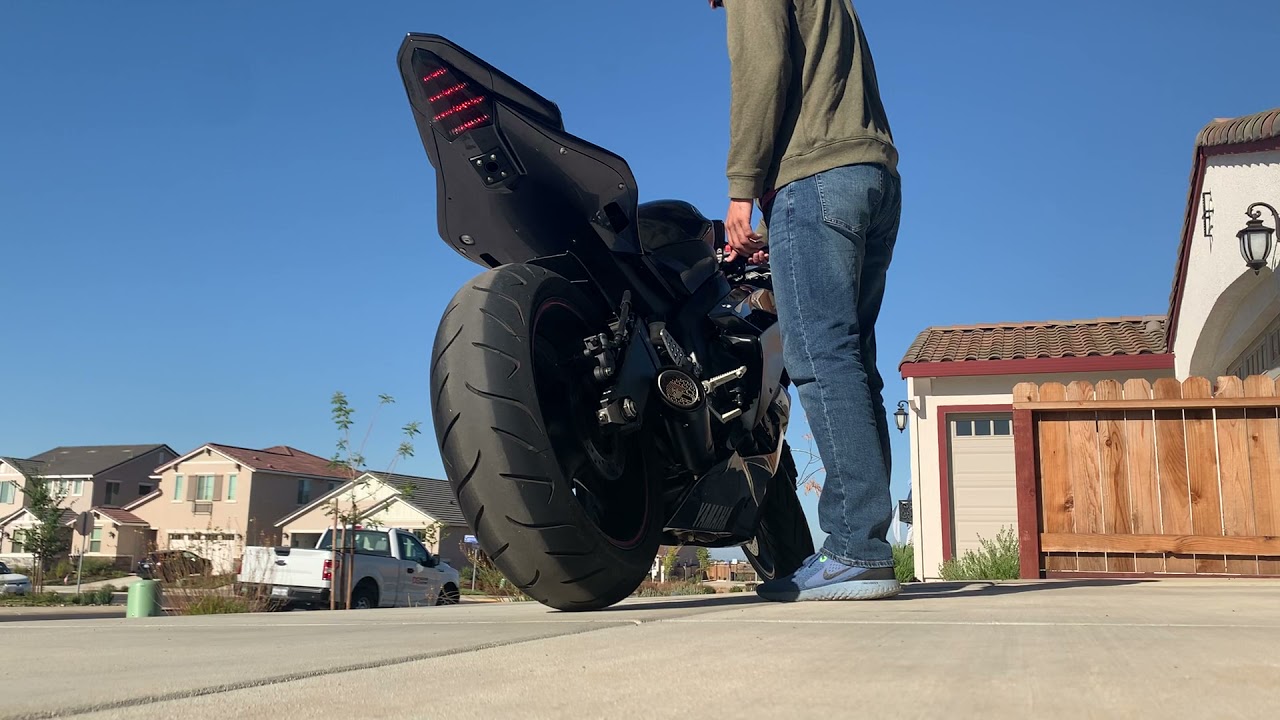 2007 Yamaha R6 Cold Start (muffler delete)