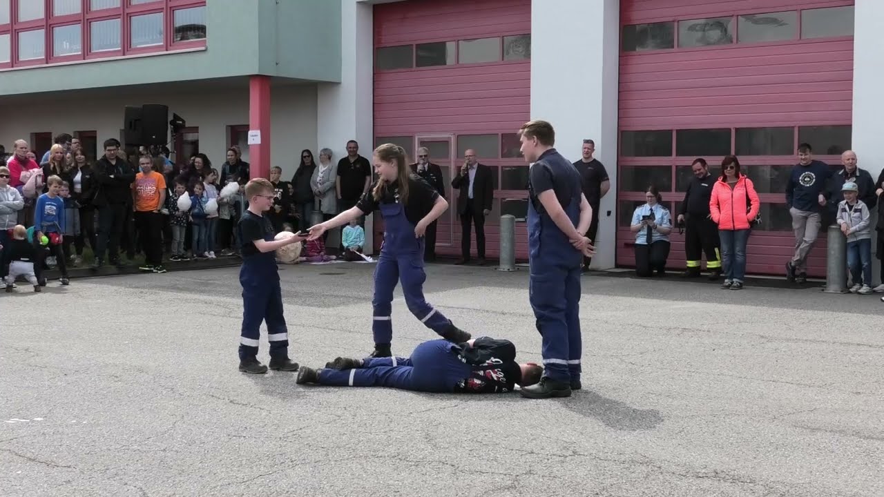 Tag der offenen Tür in Kamenz am Montag! ( Vorführungen der Jugendfeuerwehr)