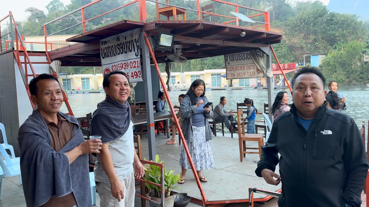 6 ໂມງເຄີງຕອນເຊົ້າທີ່ເມືອງເຟືອງ