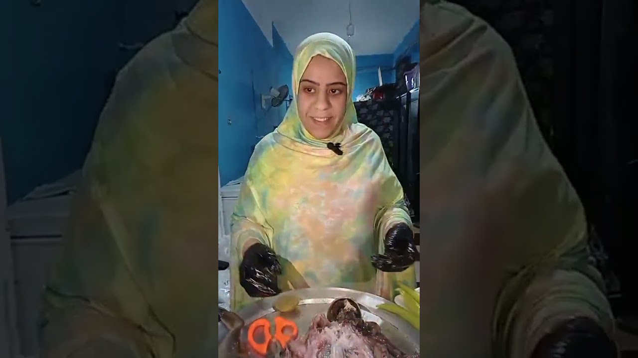 فستان بريحة الفسيخ.. أم مكة بتـ ـبكي في أول ظهور بعد التنمر عليها: بيعايروني علشان بياعة فسيخ