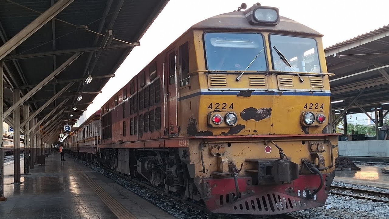 รถไฟโดยสารผ่านชุมชนบุญร่มไทรเกิดอะไรขึ้นอีกทั้งขยะทั้งเผาควันคลุ้งทั่วบริเวณ