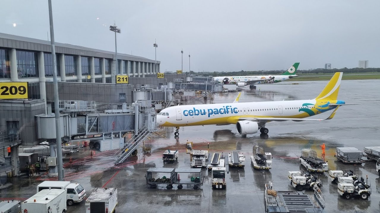 What is it like on a domestic flight from Clark to Iloilo beating a #typhoon 