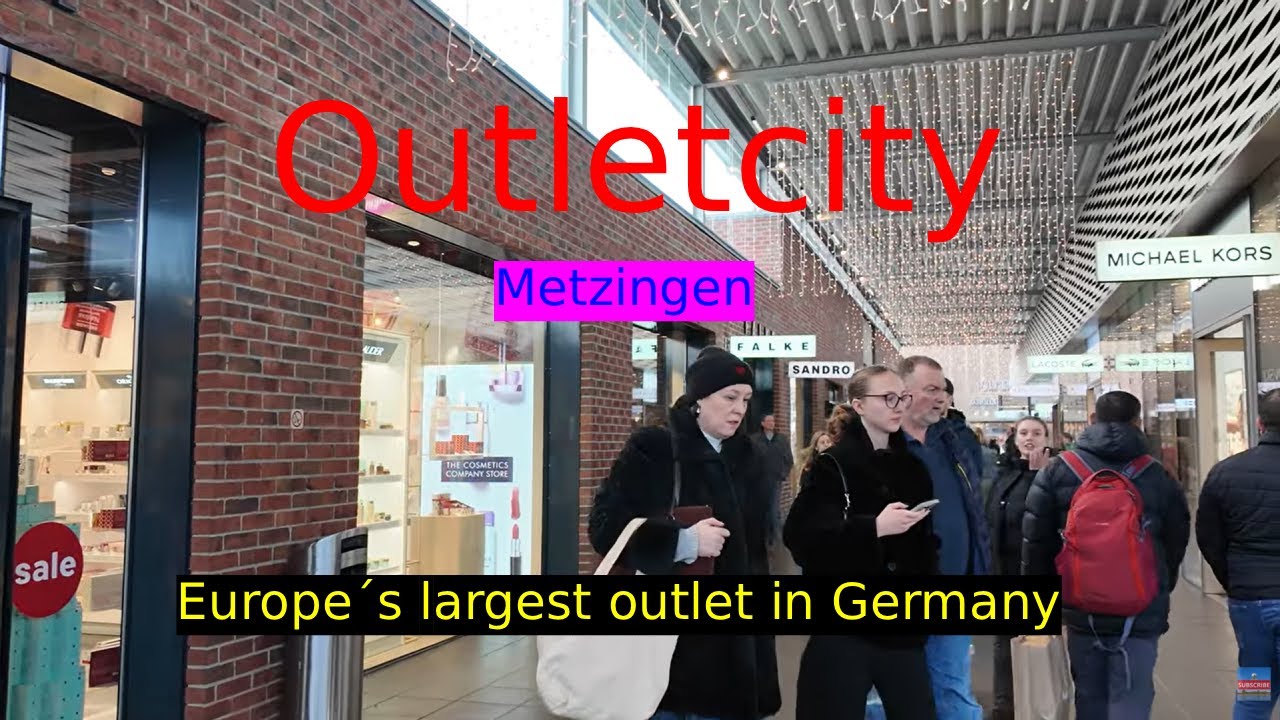 Europas größtes Outletcity Metzingen in Deutschland, walking tour in Weihnachtsstimmung