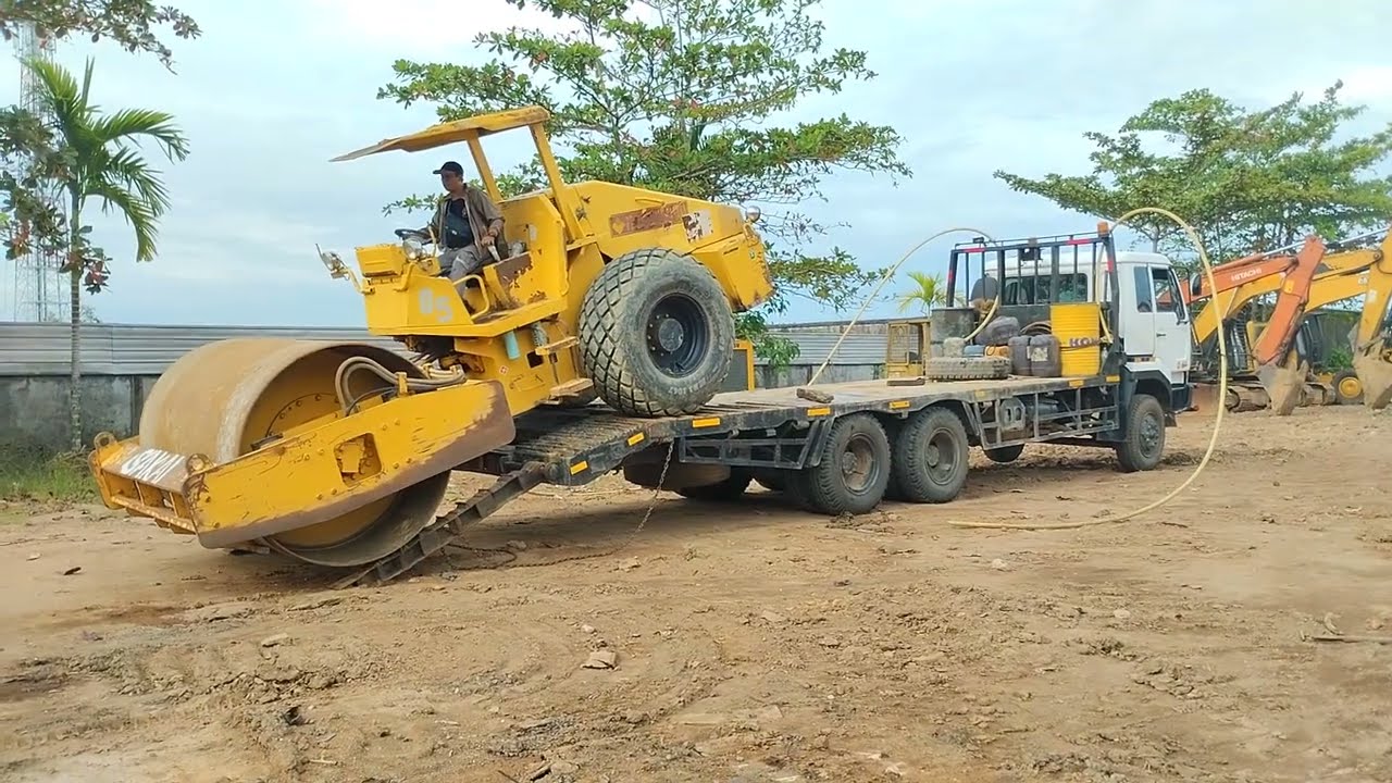 Skill Operator Vibro Menurunkan Dari Mobil Nissan Diesel