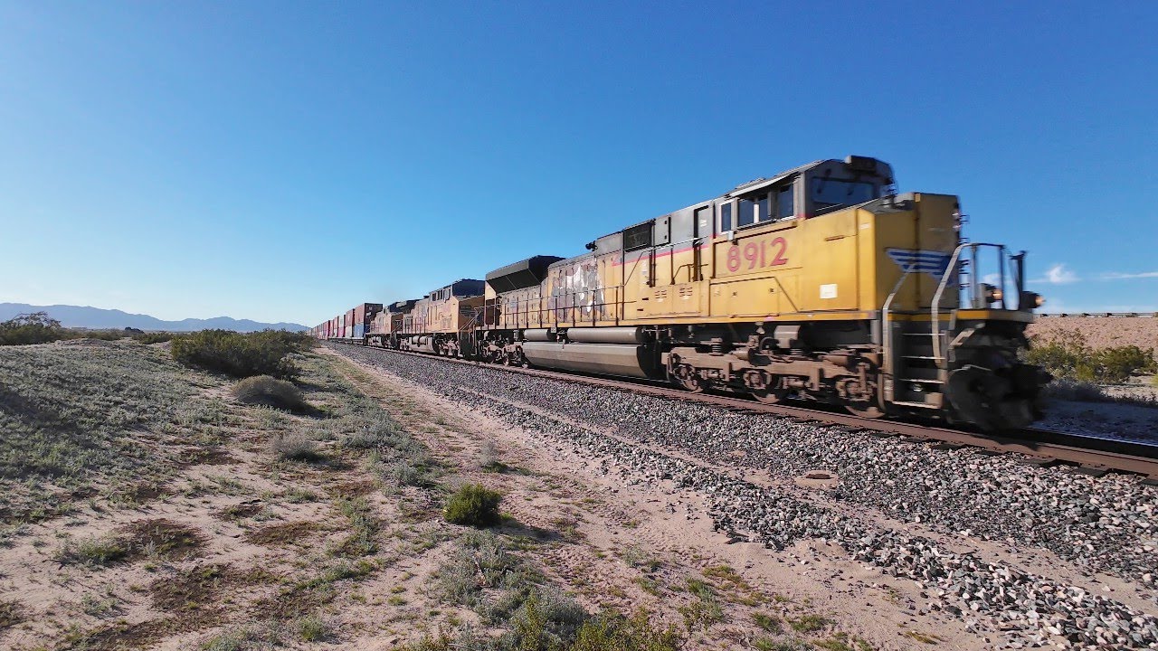 Eastbound Double-Stack Intermodal Leaving Wellton | Sunset Route