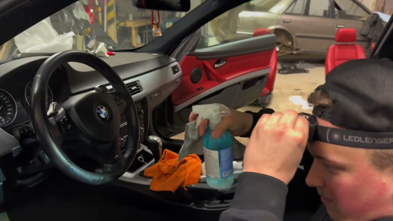 Nahkapenkkien putsaus ja pinnoitus #automobile 