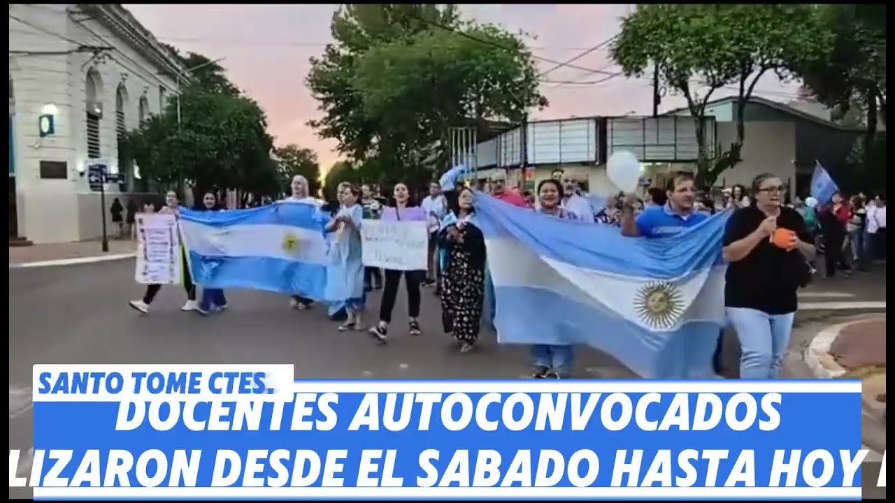 САНТО-ТОМЕ: Учителя, объединившись, вышли на улицы с протестом.