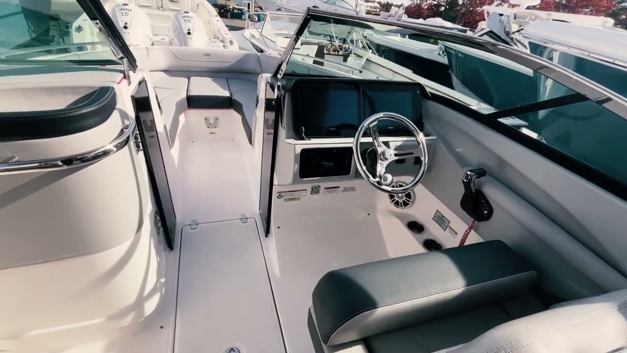 2024 Regal LX6 – 26’ Luxury Bowrider w/ Yamaha 300 + Power Hardtop | Mashpee, MA