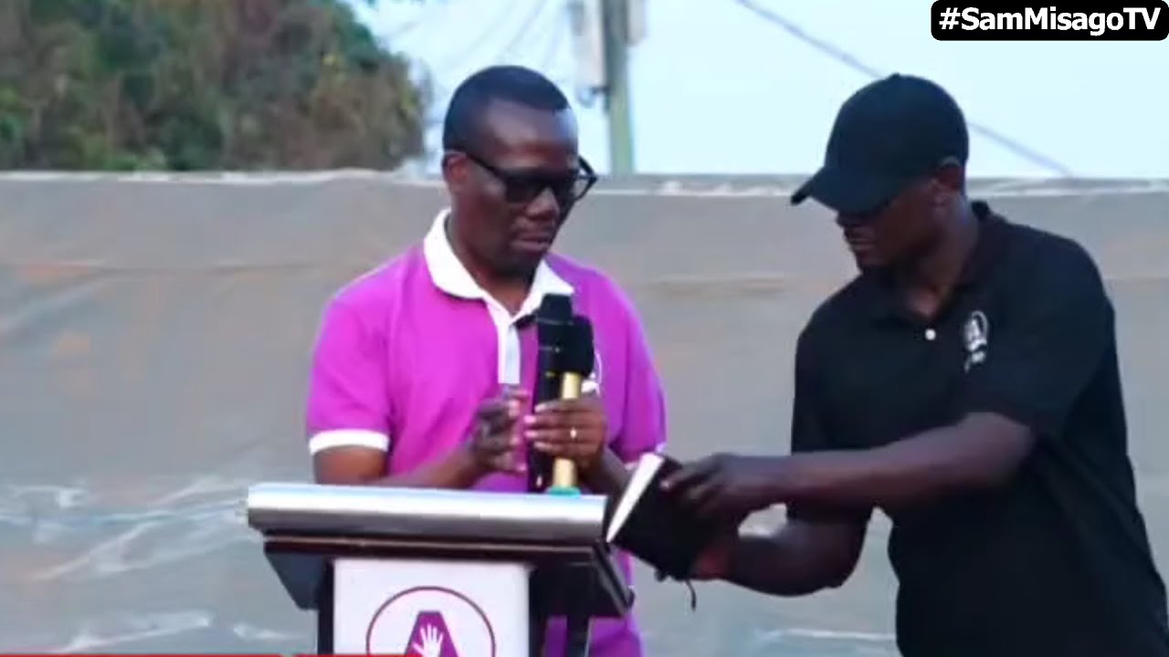 Zitto Kabwe apigwa na swali gumu ''Urais tumpe nani? Mwananchi anataka majibu, sikiliza hapa