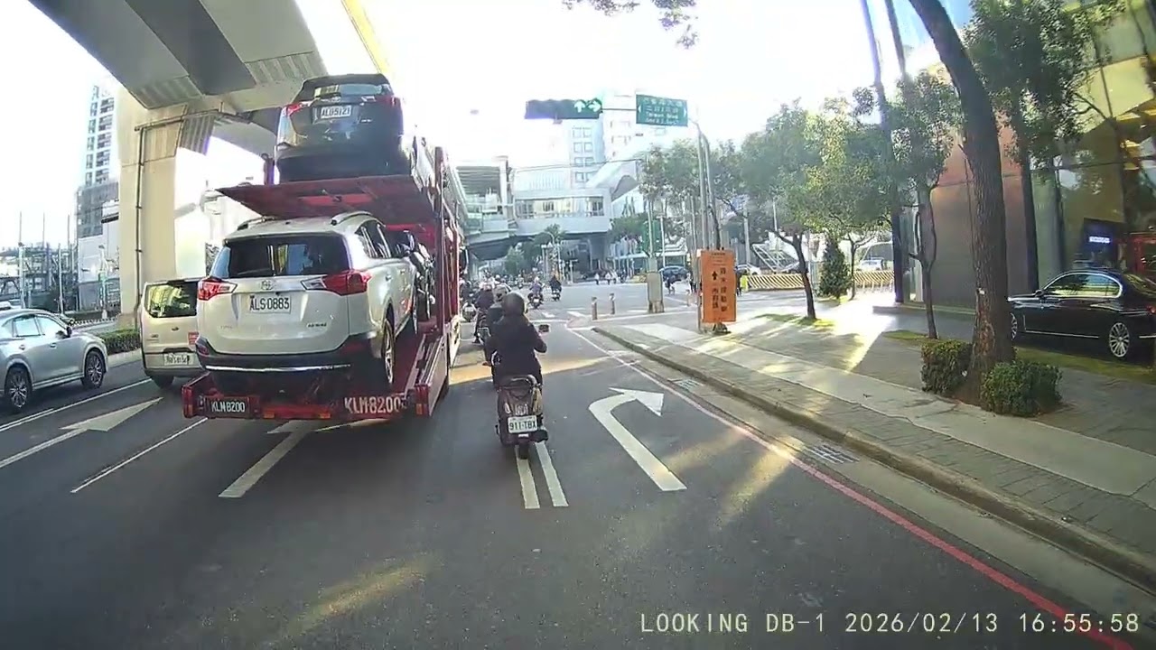 【交通兇器】右轉道直行就你最聰明：922-JLN