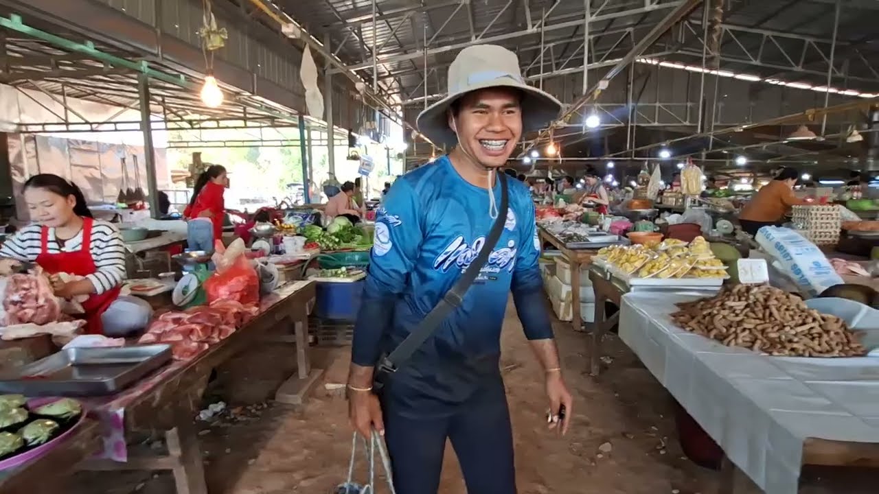 สองเฒ่าจะตีกันในตลาด....