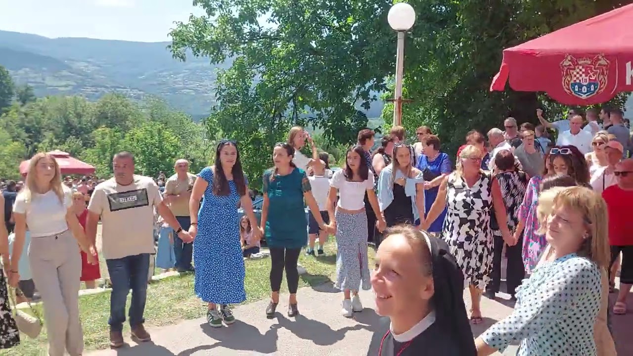 Podkraj. Narodno kolo poslije mise za Svetu Anu