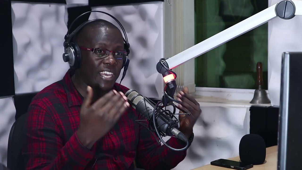 Simon Ssenkaayi - Weebuuze Ebibuuzo Bino Omwaka Guno (Studio Session @88.8 Cbs FM)