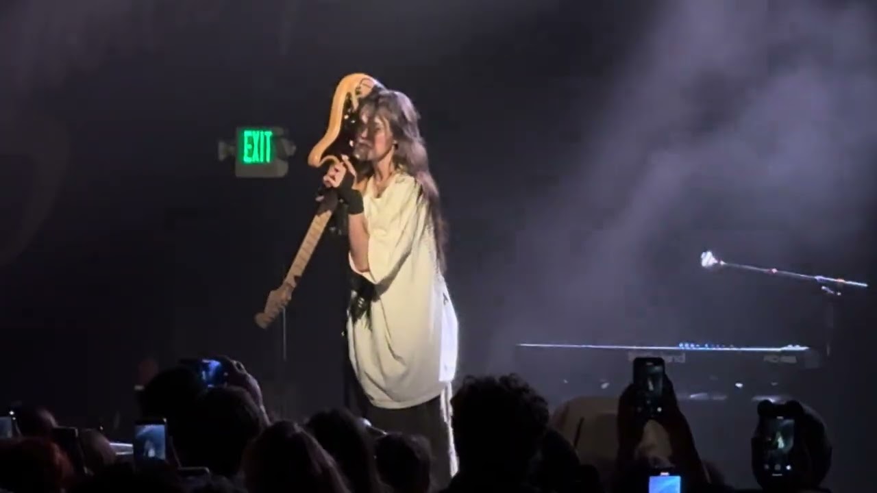 Out in the Garden 🪴 - Sofia Isella Live at The Showbox Market in Seattle, Washington 11/13/2025