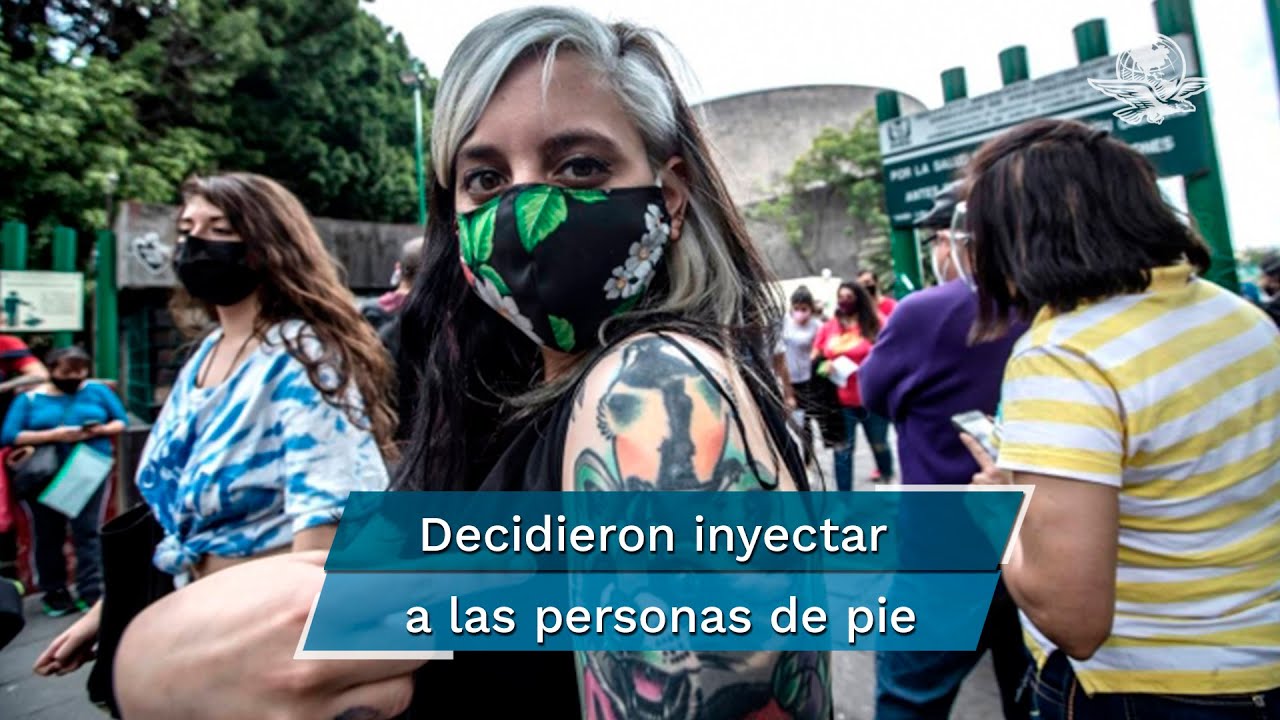 Entre reggaetón y RBD jóvenes responden a vacunación