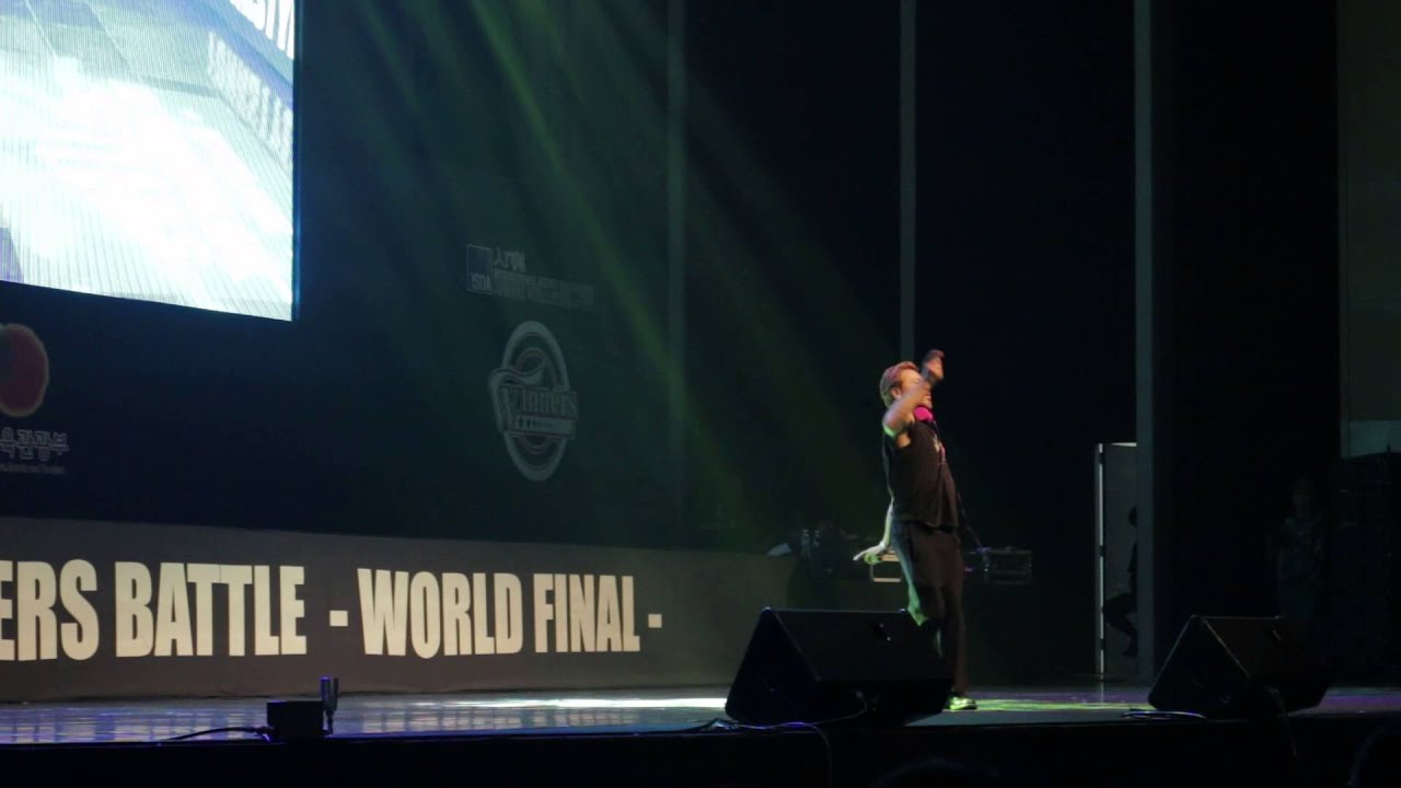 Funk Stylers World Final 2014 - Waacking Judge Showcase: Viktor (Mexico)