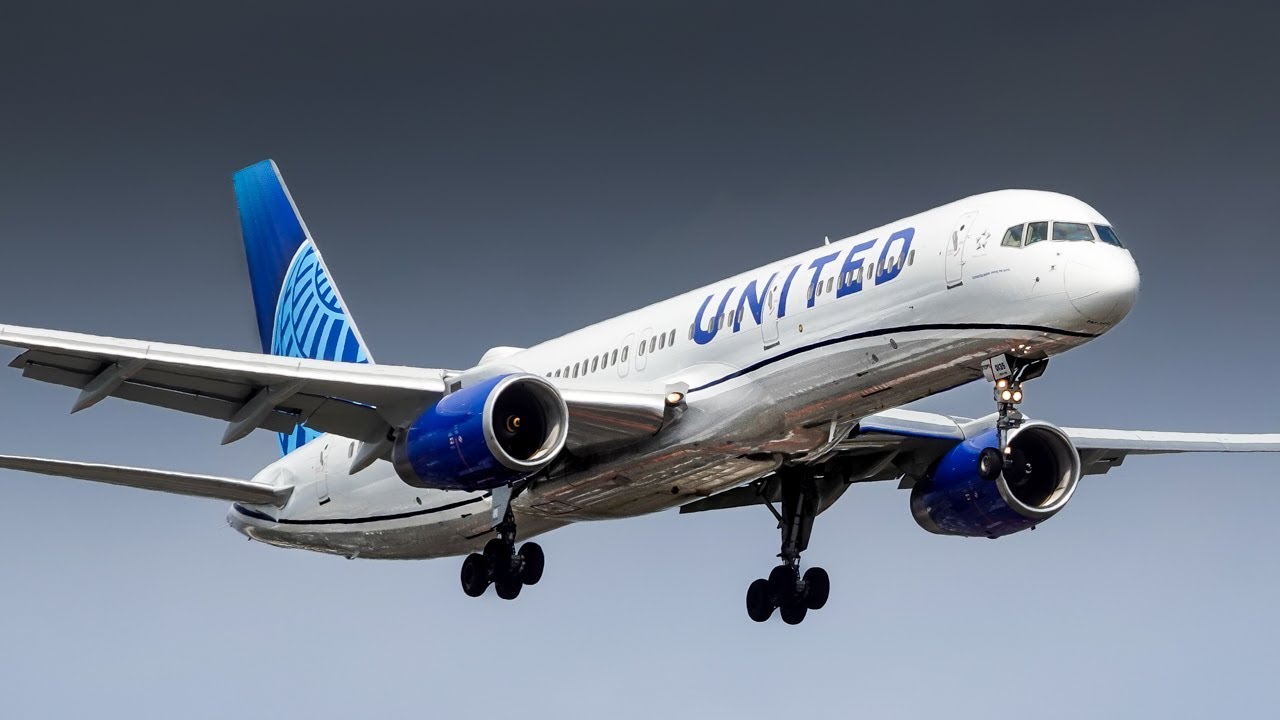 Hot Afternoon Spotting at Newark Liberty International Airport | B757 B767 B777 A330 | 9/4/2022