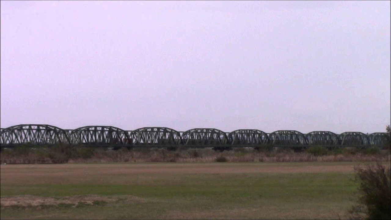ＪＲ貨物東海道線天竜川橋梁通過Japan Railways Cargo Train crossing Tenryu River 12/Dec/2015 #2
