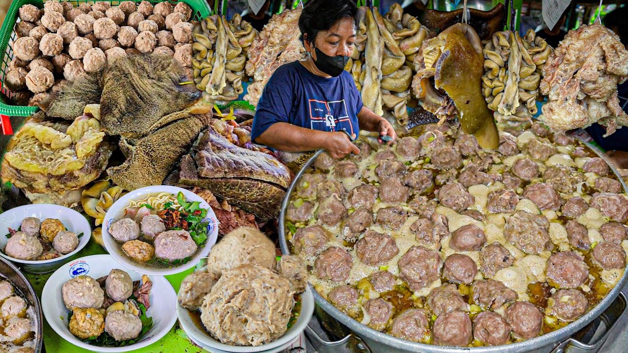 WARUNGNYA NGUMPET DI KAMPUNG! INI BARU RAJANYA BAKSO URAT KIKIL TERLENGKAP - Bakso Kali Stom