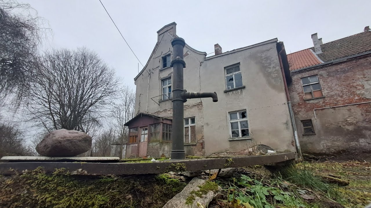 28 grudnia, ruiny Zamku krzyżackiego z XIV - XV wieku z młynem wodnym
