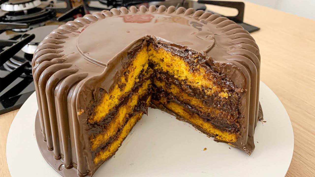 O MELHOR BOLO DE CENOURA COM CHOCOLATE DO MUNDO | BOLO BOMBOM | Gabriel Freitas