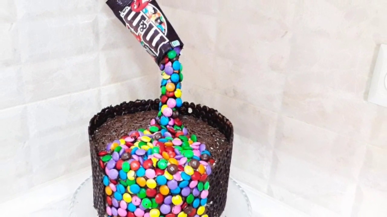 Տորթ  M&M's ..Торт M&M's Детский торт Как собрать и украсить.M&M Gravity Defying Cake.