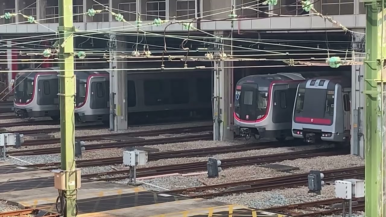 荃灣綫 M-train A257/A282，Q-train A609/A610，A611/A612，A613/A614 停泊在荃灣車廠