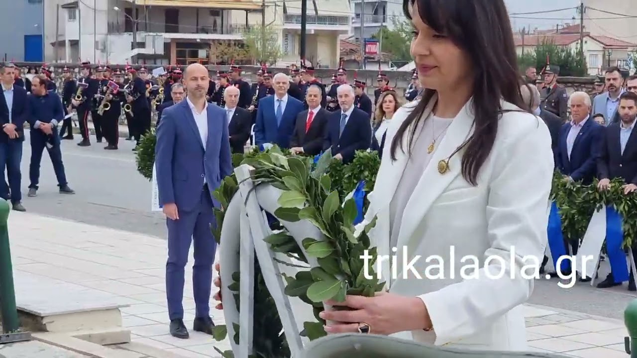 Τρίκαλα 25η Μαρτίου 2025 καταθέσεις Στεφάνων φορέων Συλλόγων Μνημείο Ηρώων ΣΜΥ