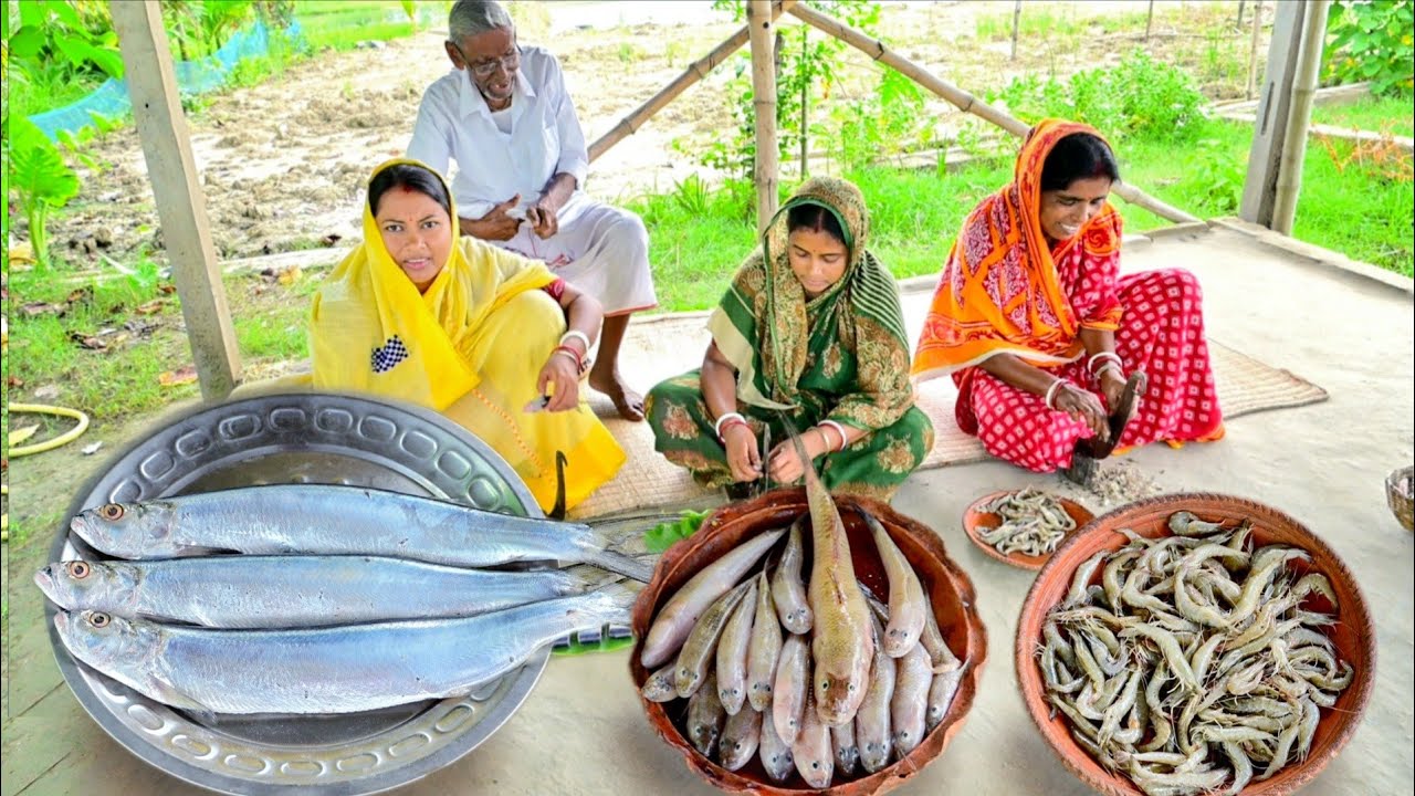 নদীর রামচেলা মাছের তেলঝাল, চিংড়ি মাছের ভর্তা, আর ভেলে মাছের টক রান্না সাথে জমিয়ে খাওয়া দাওয়া