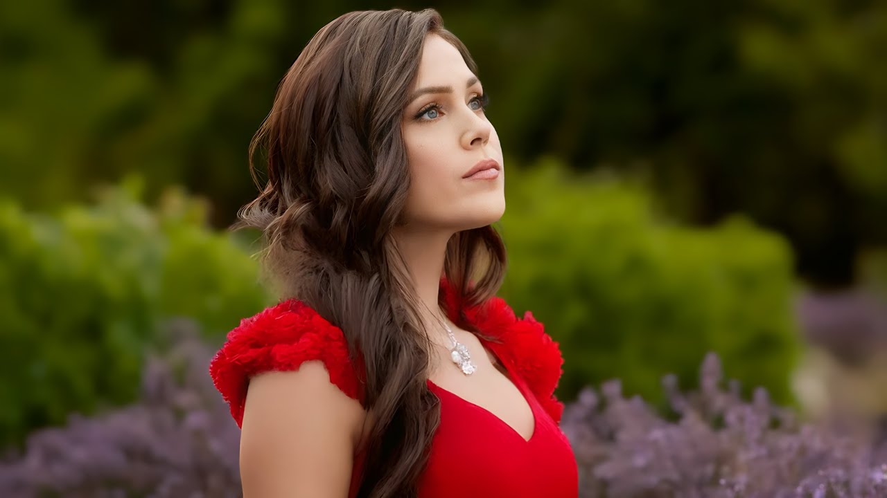 بنت فقيره بتبعت رسايل لفنان مشهور وبتتفاجئ انه بيرد عليها وبيطلب يشوفها بس بتتصدم فيه لما بتقابله