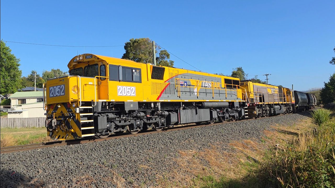 TasRail 2052 TR17 #53 train crossing Johnston Road