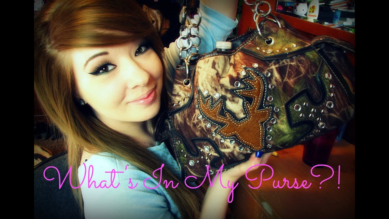 What's In My Purse?! (Updated July 2013)