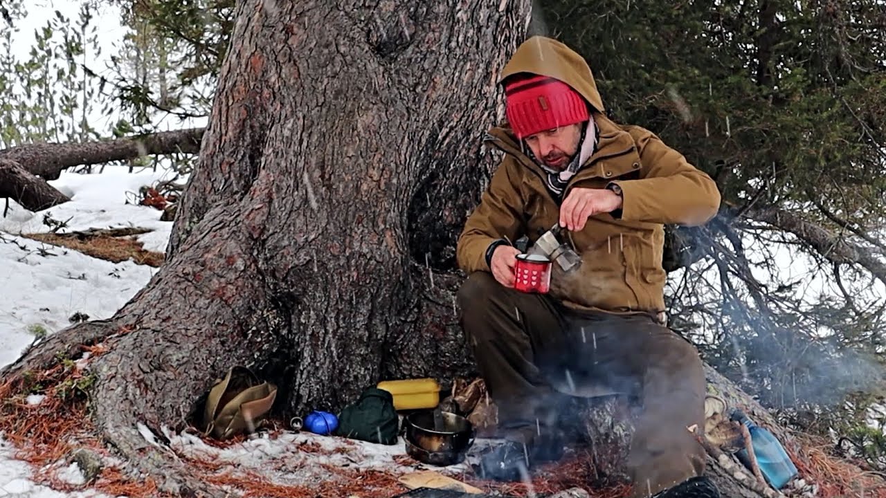 Paninazzo BUSHCRAFT sulla neve Burger XXL nevicata e Pranzo di Pasqua