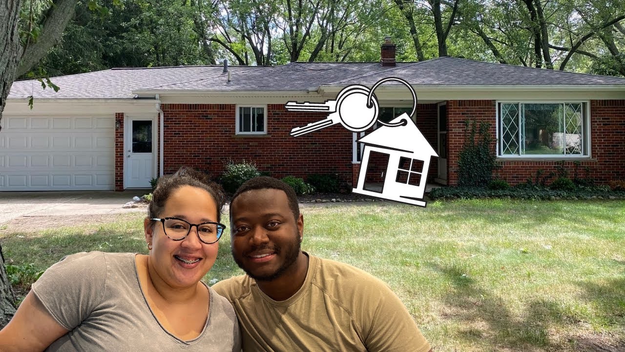 WE BOUGHT OUR FIRST HOUSE 🏡  - HOUSE TOUR - FIXER UPPER