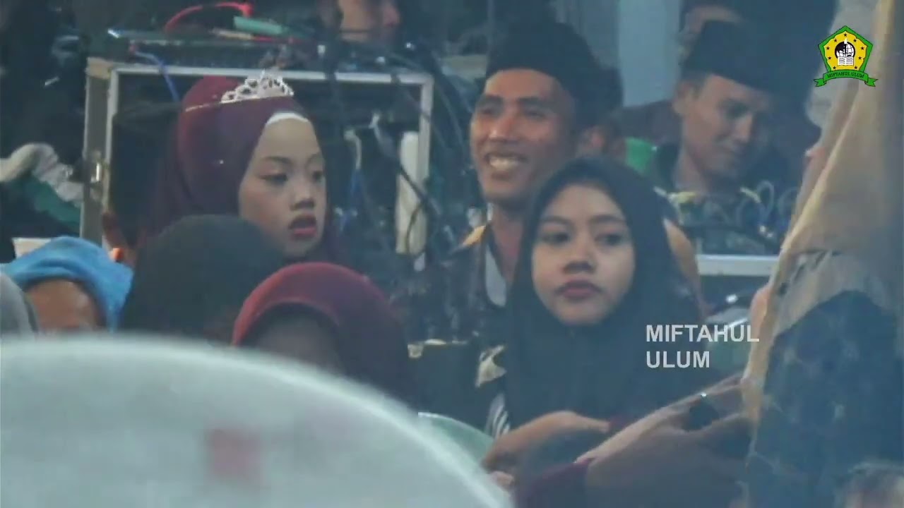 Pemberian hadiah lomba bagi murid murid yang juara 