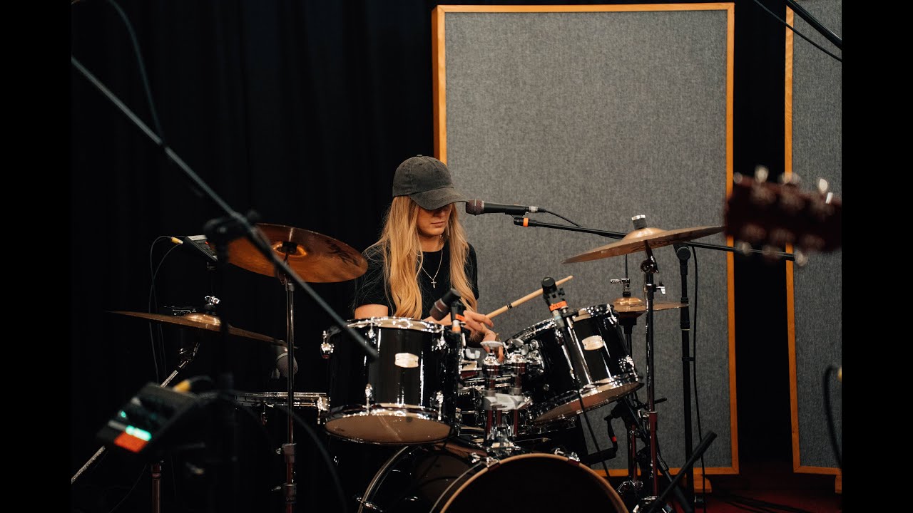 Sleeping Together &ndash; Daisy (Live From Big City Jacks)