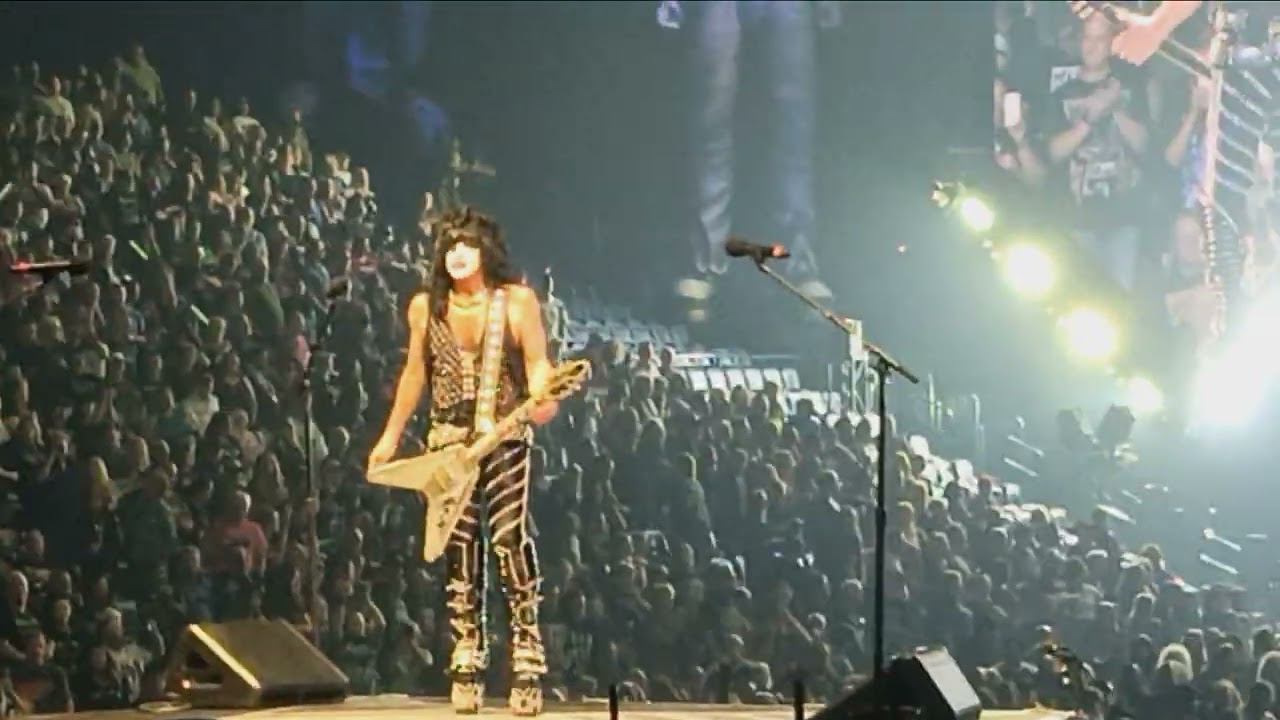 Kiss Love Gun / I Was Made For Loving You Nashville 10/23/2023 Bridgestone Arena