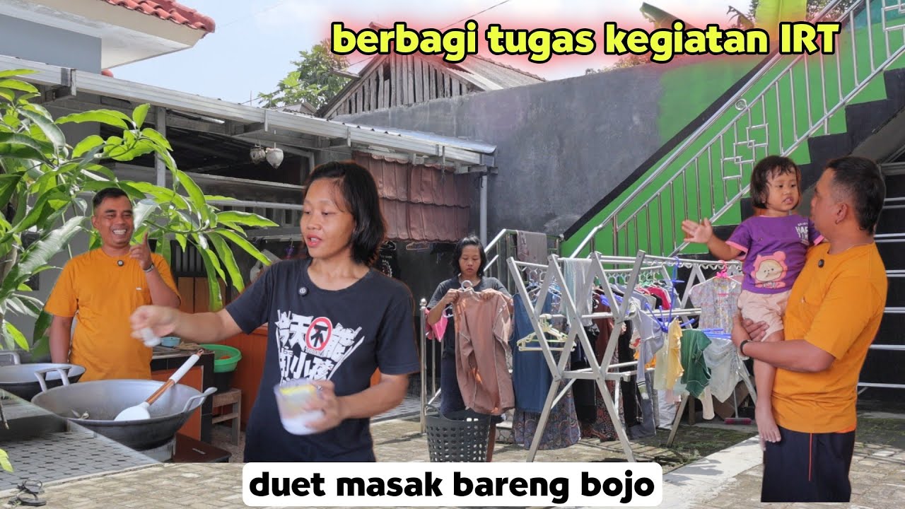 Berbagi tugas !! Duet masak bareng @PakDebleh nyambi momong
