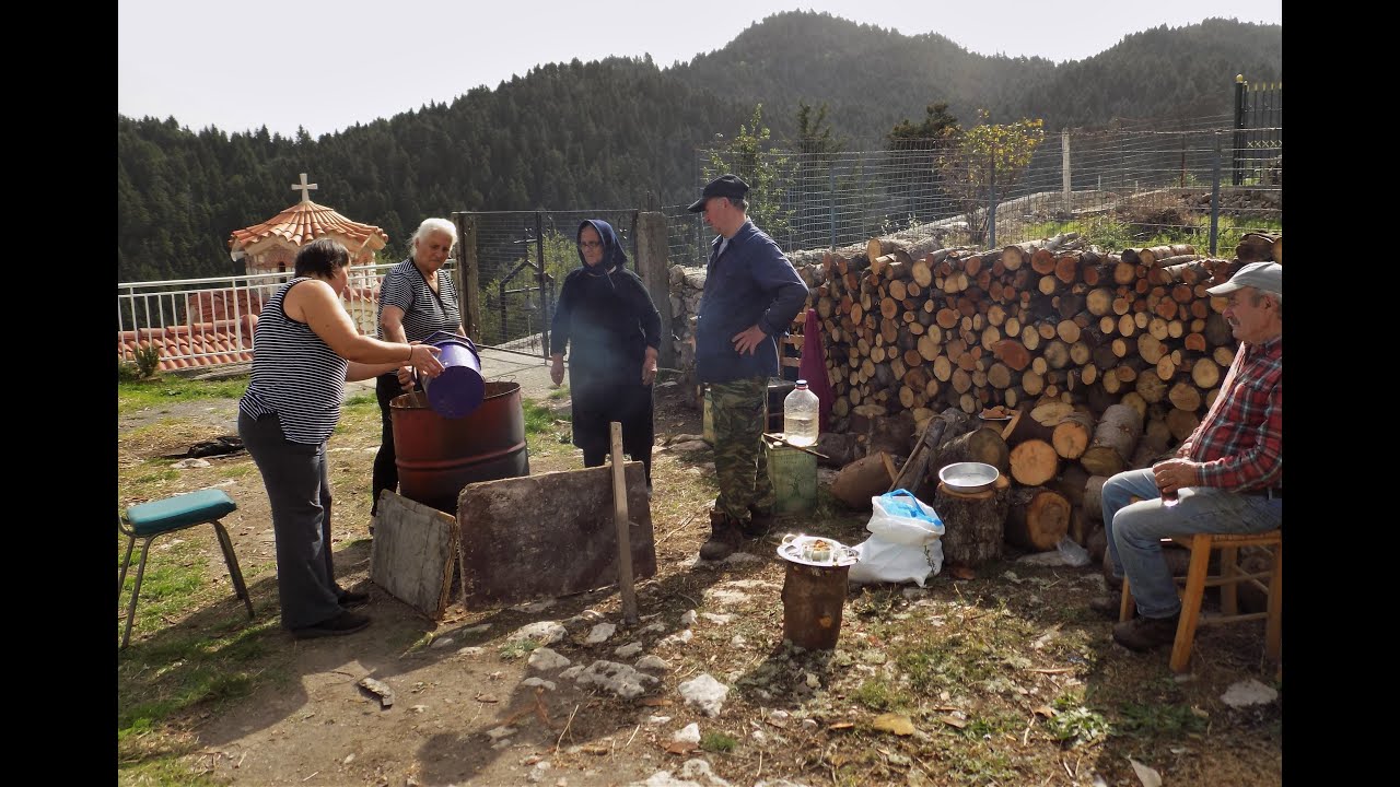 Παρασκευάζοντας σαπούνι με παραδοσιακό τρόπο στο Βαλτεσινίκο Αρκαδίας